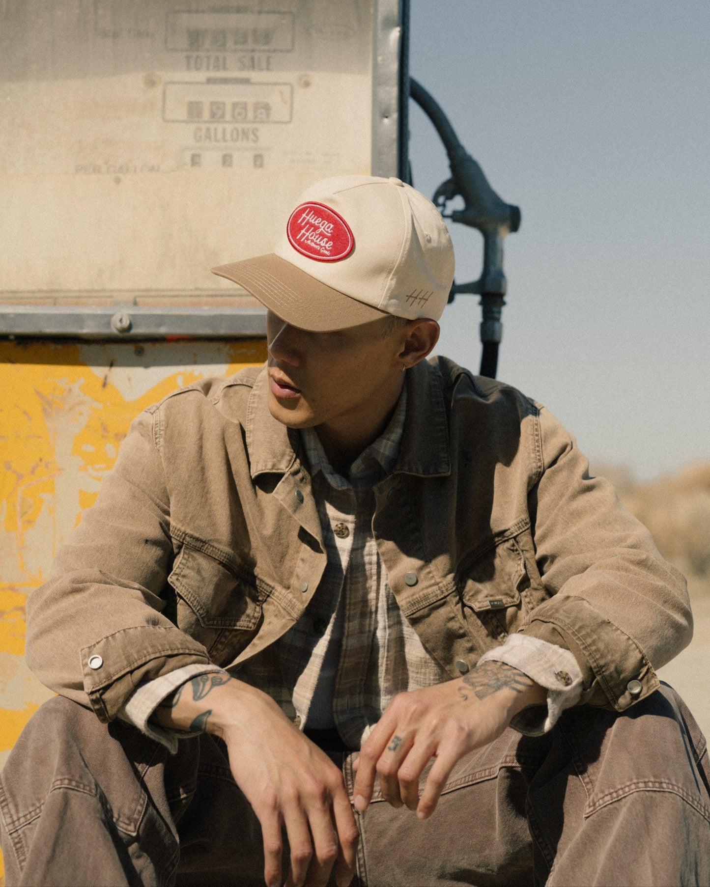 District | Khaki & Natural