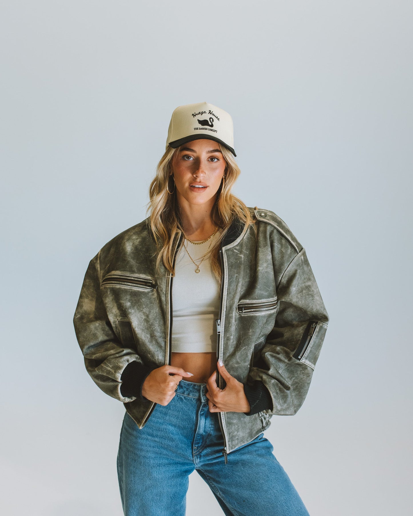Huega House | Vintage Swan | Black & Natural Hat