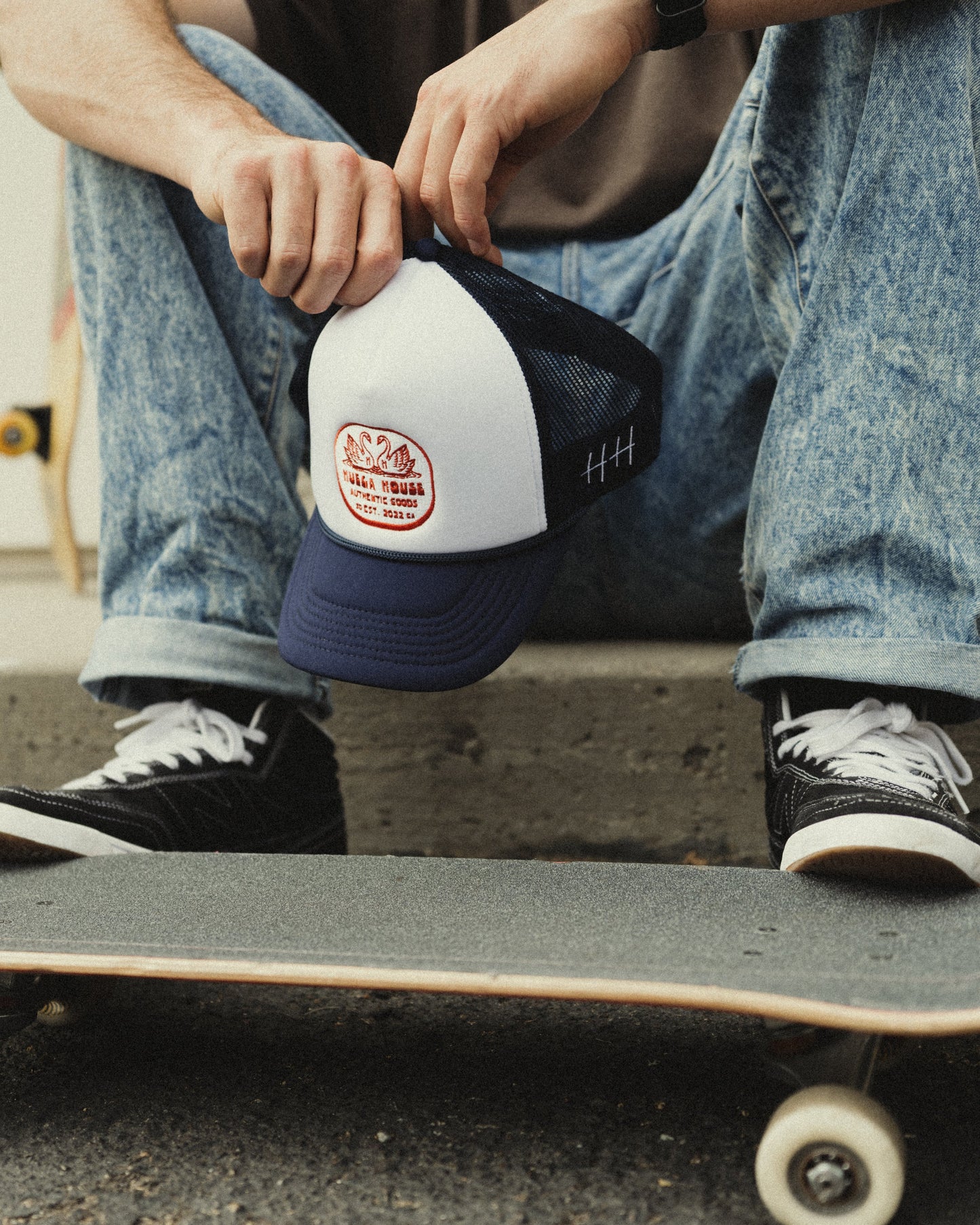Double Swan | Navy Blue & White